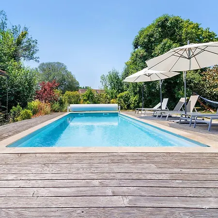 Pour 6 Personnes Avec Piscine *