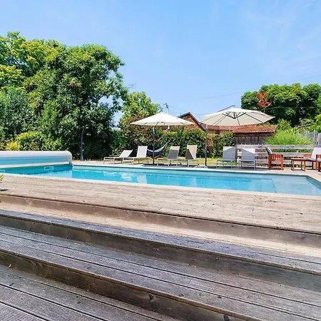 Pour 6 Personnes Avec Piscine *