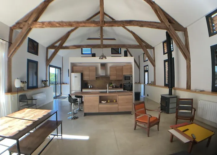 Le Sechoir A Tabac Et Sa Piscine Les Temps Des Sources 别墅