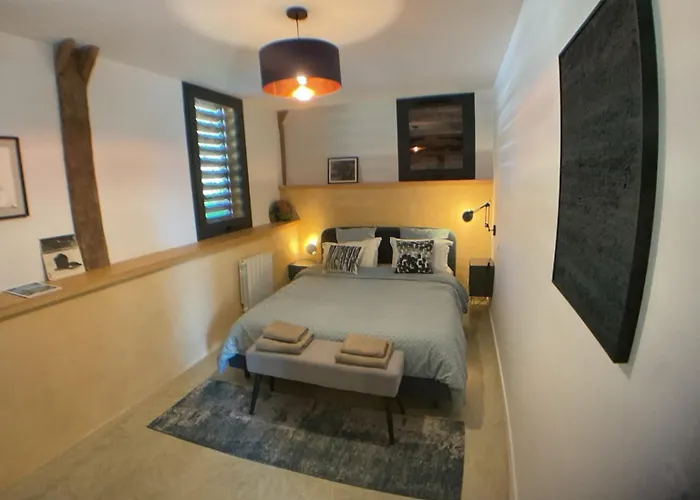 Le Sechoir A Tabac Et Sa Piscine Les Temps Des Sources 别墅